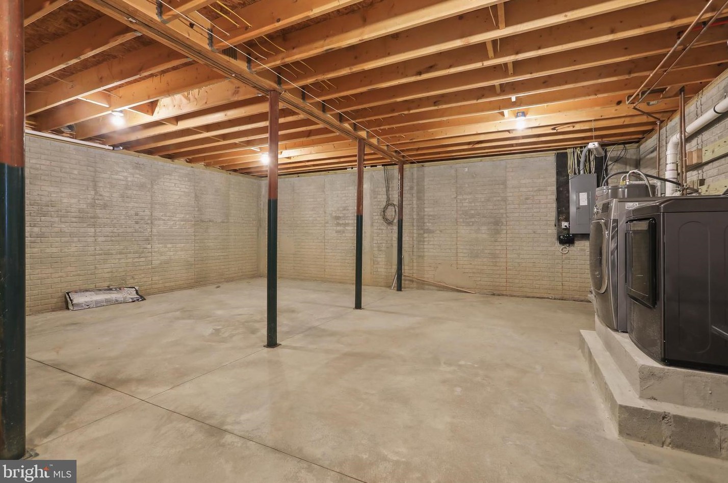 24 Daniel St, East Windsor NJ 08520-6150 exterior