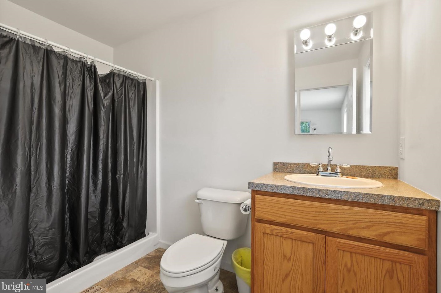 24 Daniel St, East Windsor NJ 08520-6150 exterior