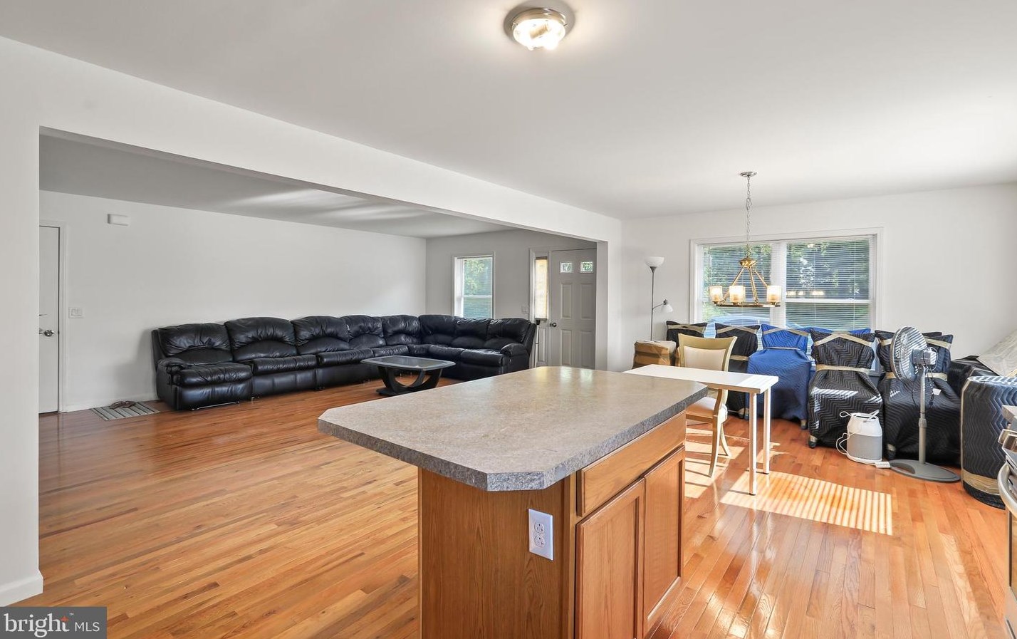 24 Daniel St, East Windsor NJ 08520-6150 exterior