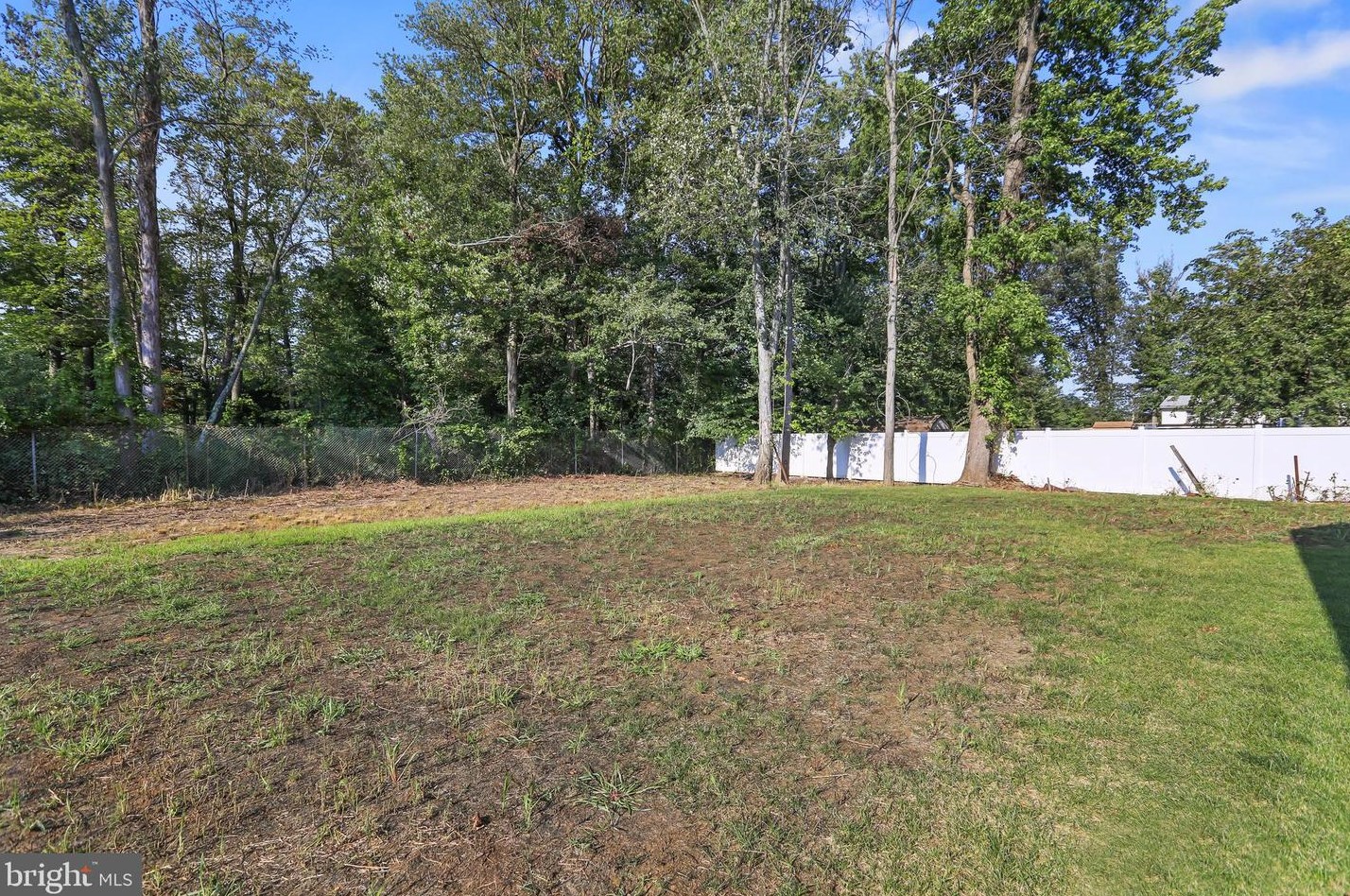 24 Daniel St, East Windsor NJ 08520-6150 exterior