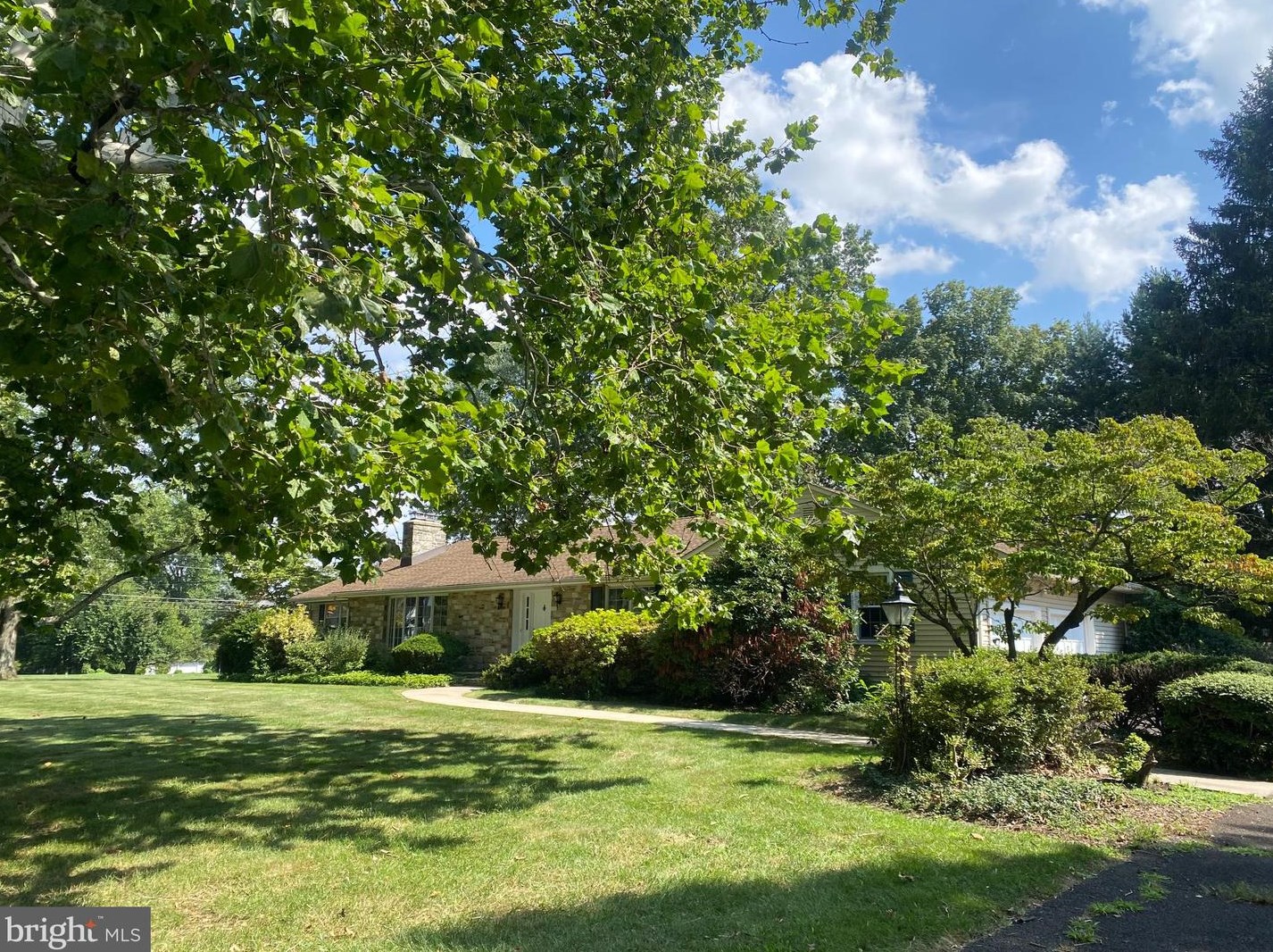 3 W Long Dr, Lawrence Township, NJ 08648