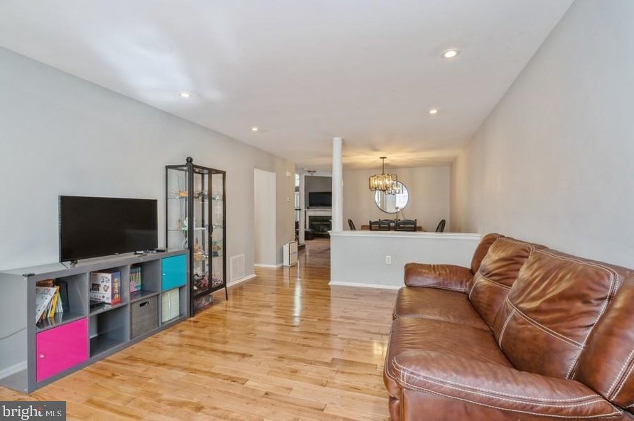 6 Hilton Ct, Pennington, NJ 08534-1959