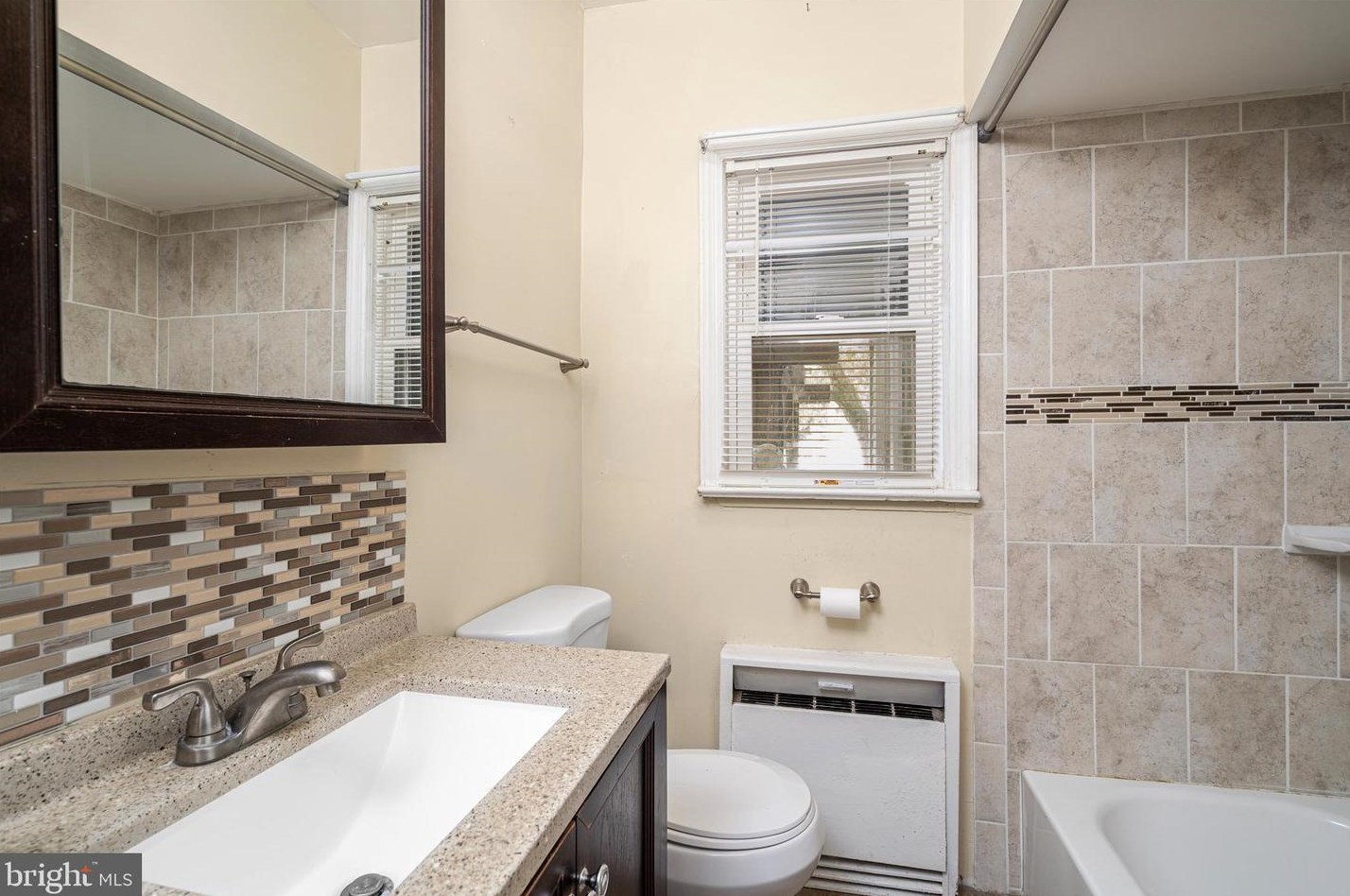 306 Monmouth St, East Windsor NJ 08520-5002 exterior