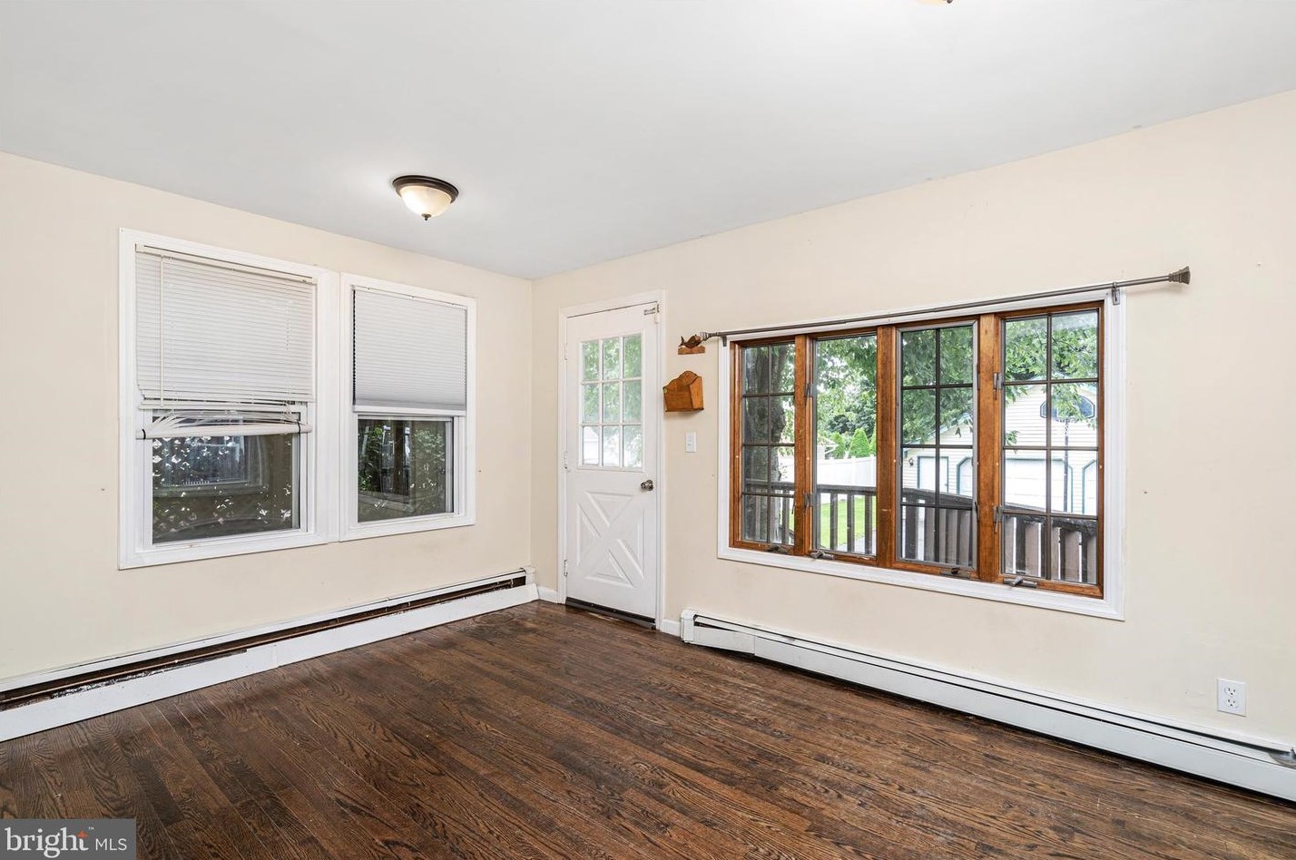 306 Monmouth St, East Windsor NJ 08520-5002 exterior