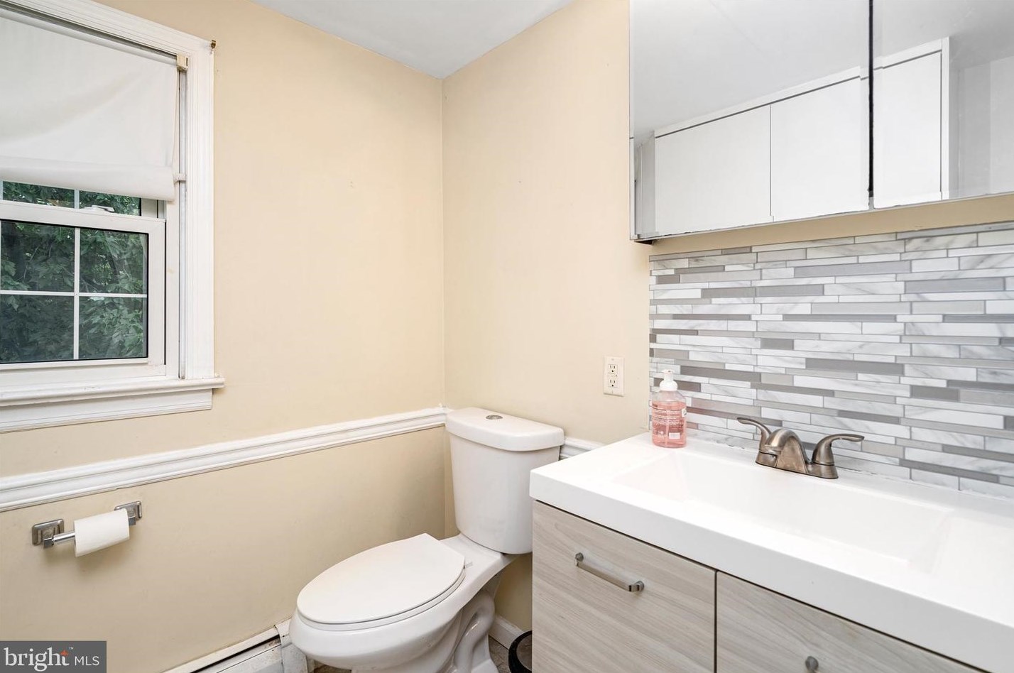 306 Monmouth St, East Windsor NJ 08520-5002 exterior