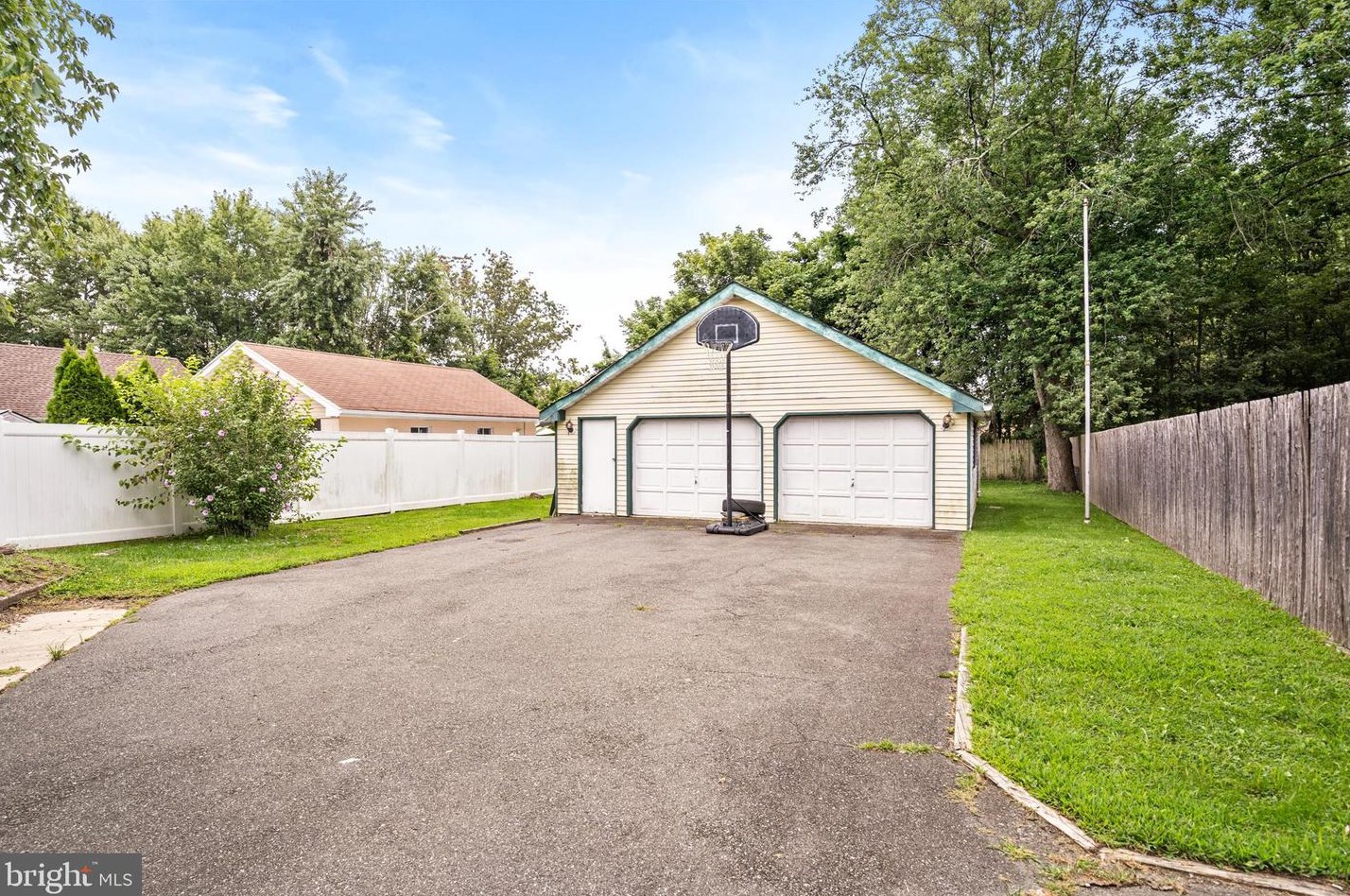 306 Monmouth St, East Windsor NJ 08520-5002 exterior