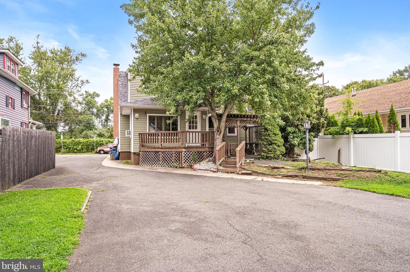 306 Monmouth St, East Windsor NJ 08520-5002 exterior