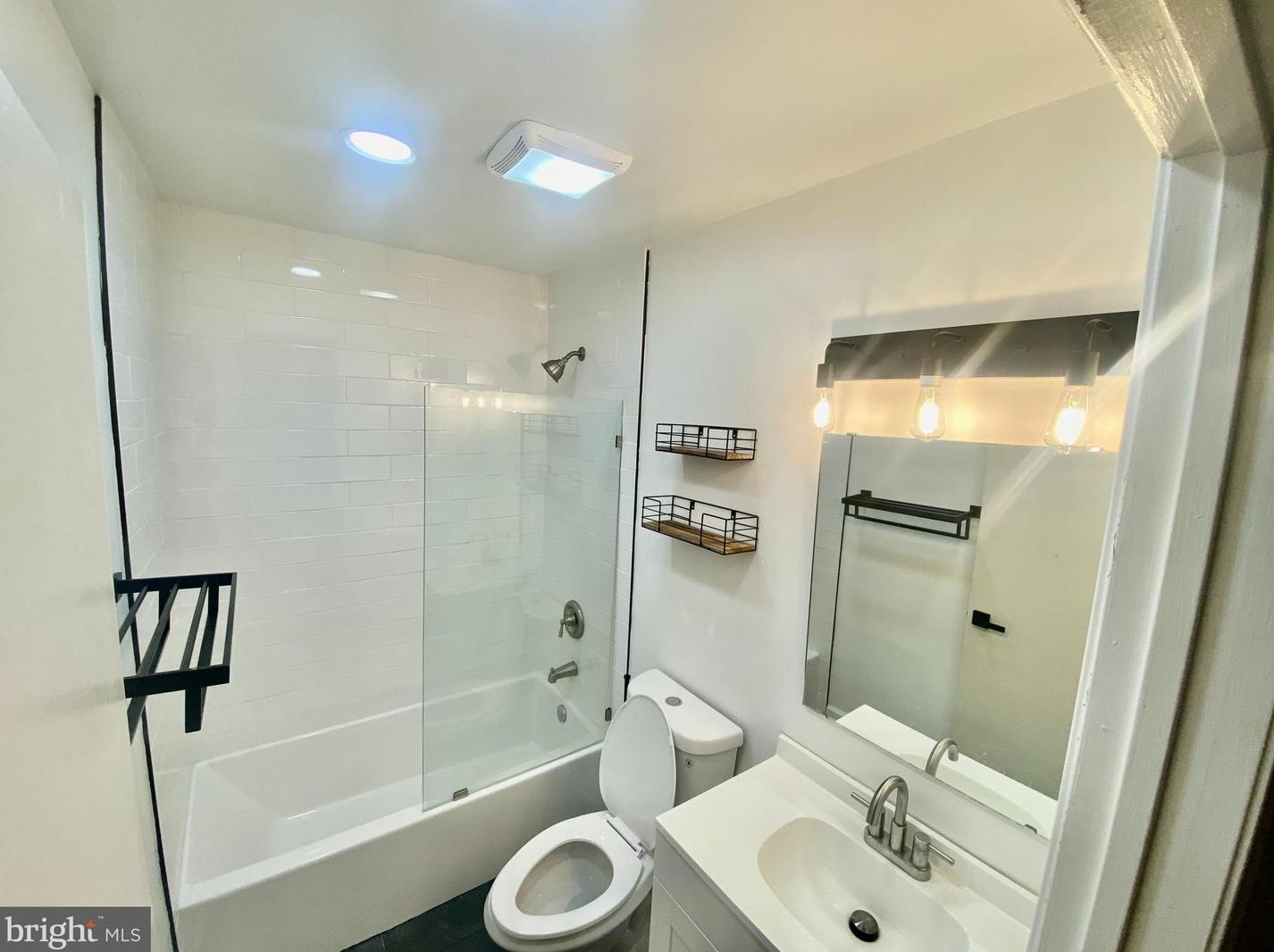 100 Monument Pl, Trenton, NJ 08618