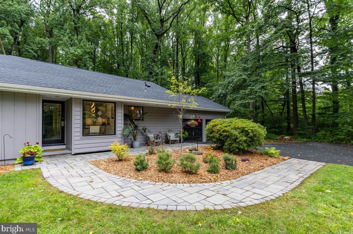 24 Autumn Hill Rd, Princeton, NJ 08540