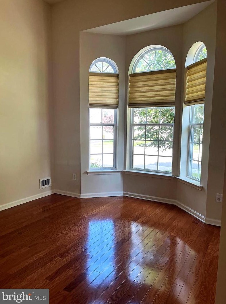 30 Buckingham Dr, Pennington, NJ 08534