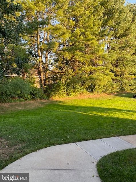 22 Rickard Ct, Trenton NJ 08648-2670 exterior