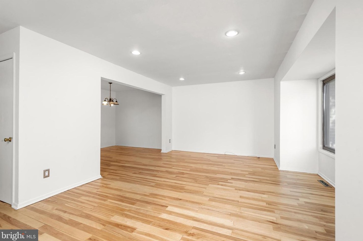 614 Greenwich Ct, East Windsor, NJ 08520-5612