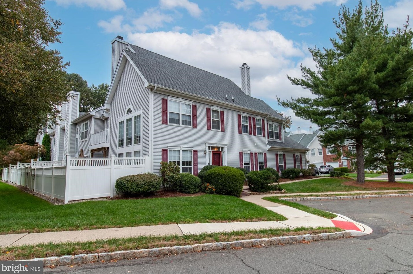 101 Sandpiper Ct, Pennington, NJ 08534