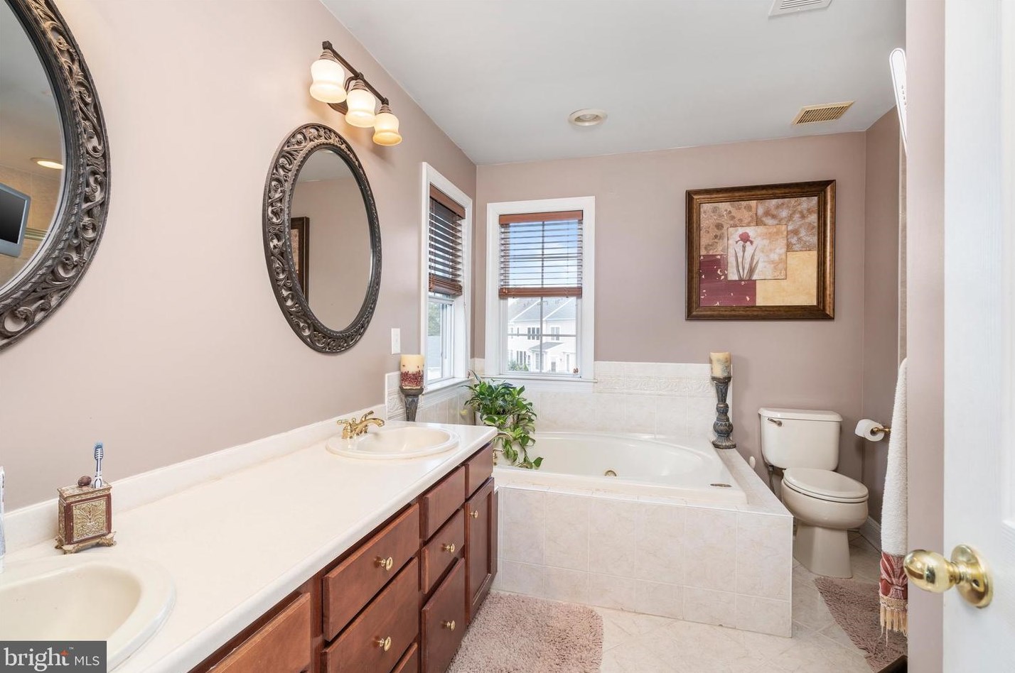 152 Burnet Cres, Trenton NJ  08691-4150 exterior