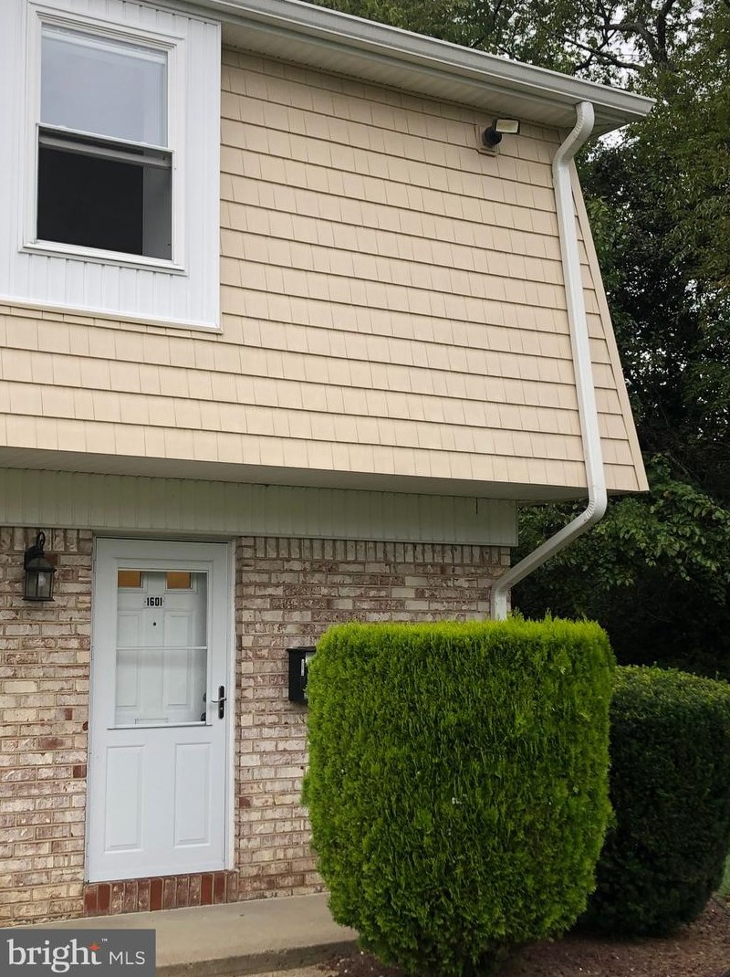 1601 Silver Ct, Trenton, NJ 08690