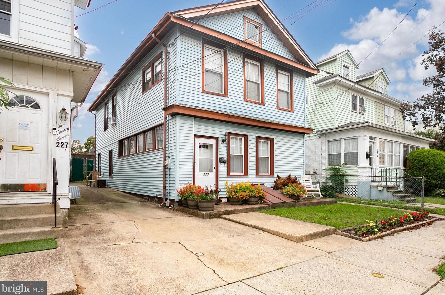 225 Johnston Ave, Trenton, NJ 08609-1823