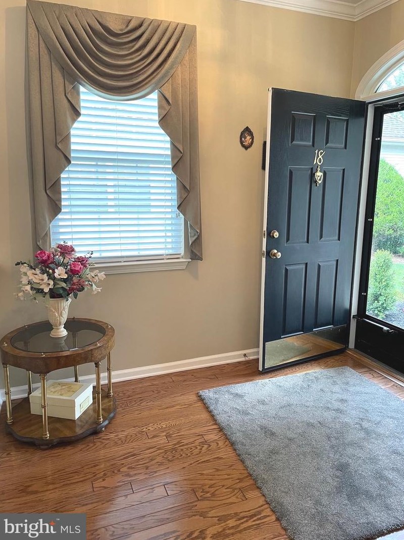 18 Brewster Ct, Pennington, NJ 08534