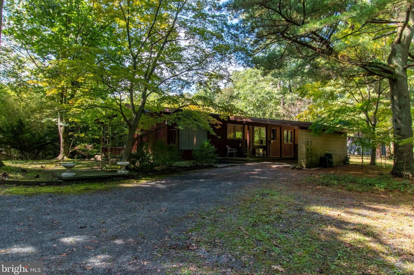 1 Joanne St, W Windsor Township, NJ 08550