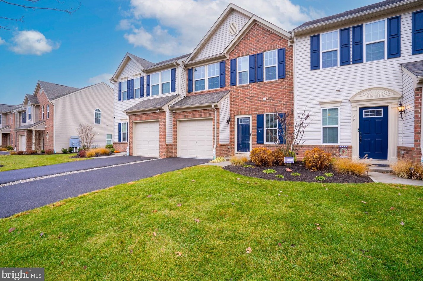 25 Ventana Ct, Lawrence Township, NJ 08619