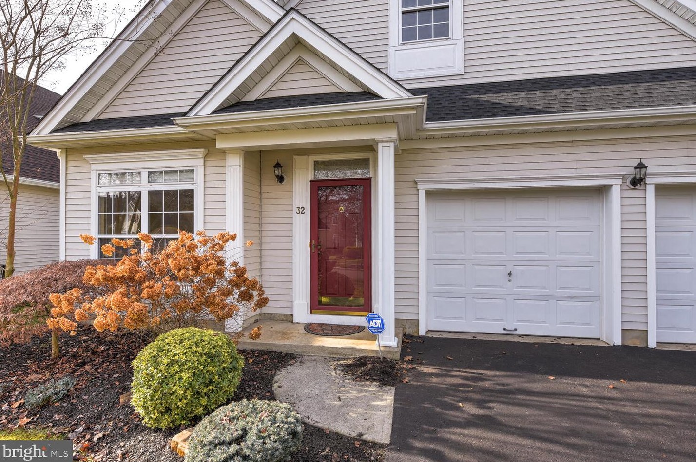 32 Rainflower Ln, W Windsor Township, NJ 08550