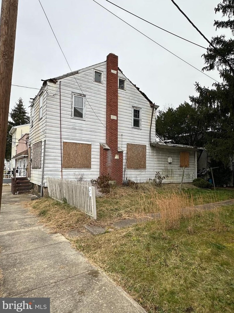 323 E Franklin St, Trenton, NJ 08610