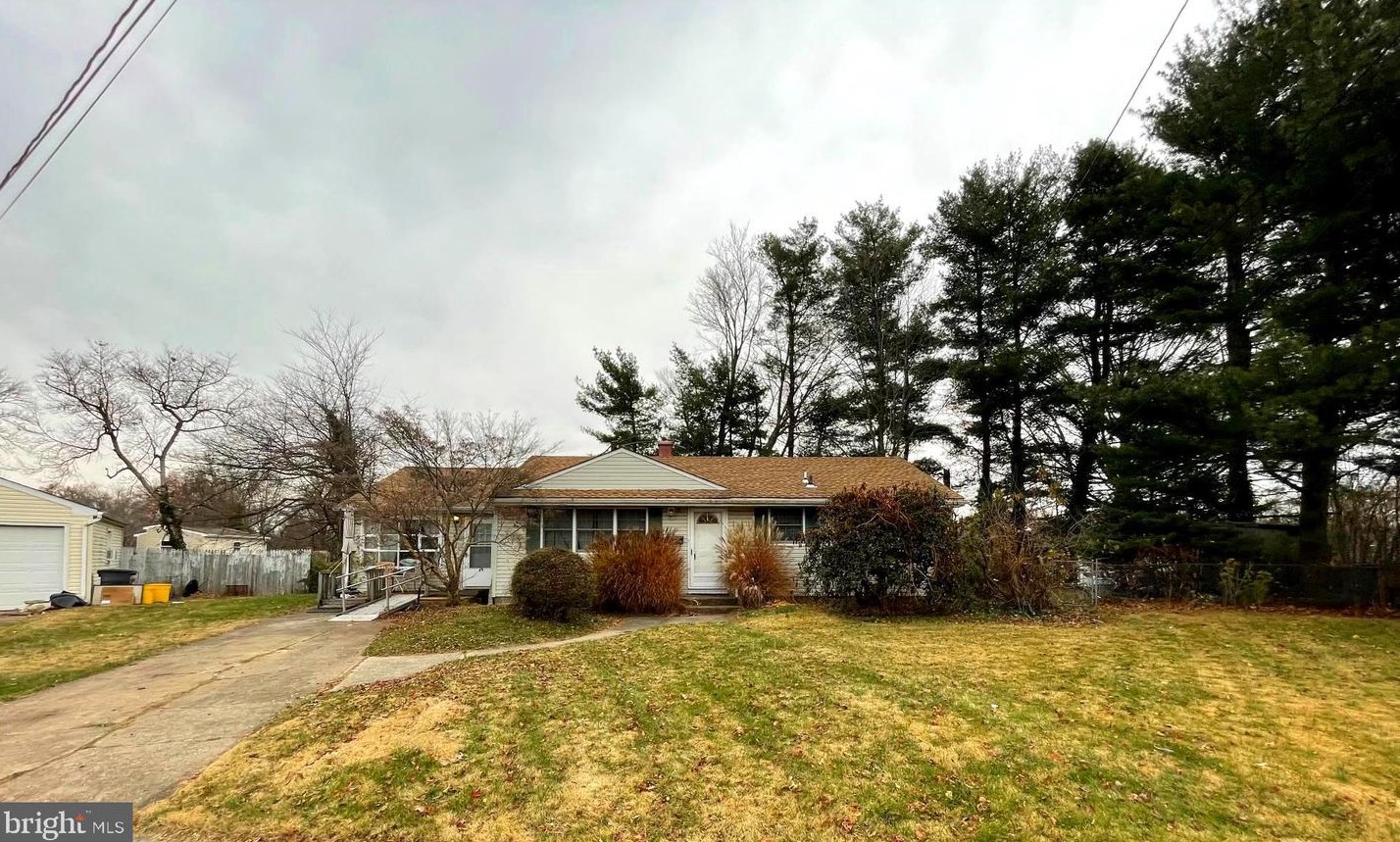 7 Laurie Ct, Trenton, NJ 08690-3939
