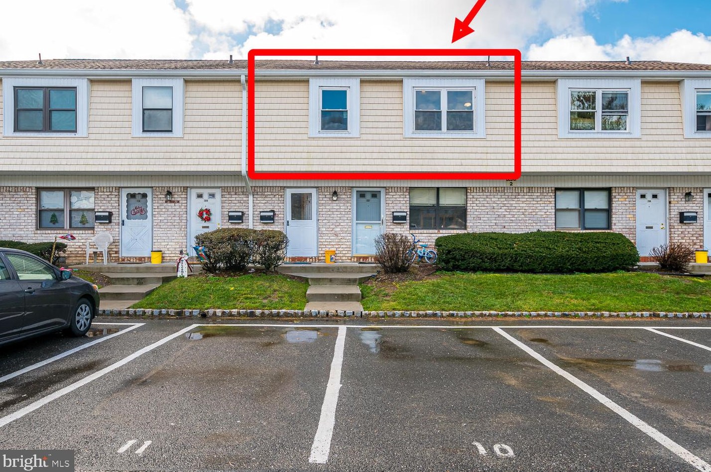 208 Silver Ct, Hamilton Township, NJ 08690