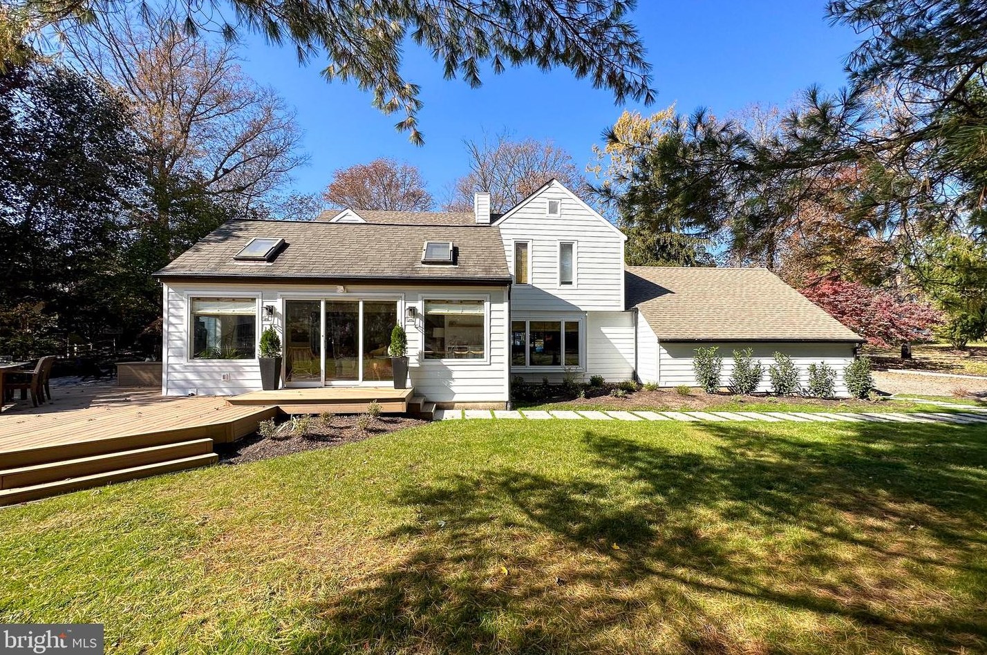 2 Queens Ln, Pennington, NJ 08534