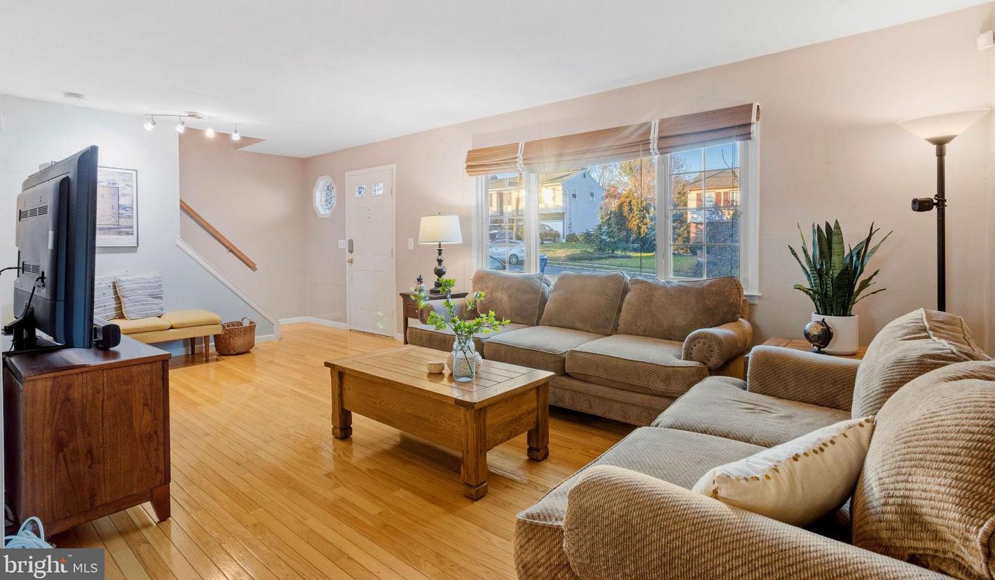 75 Bunker Hill Rd, Lawrence Township, NJ 08648