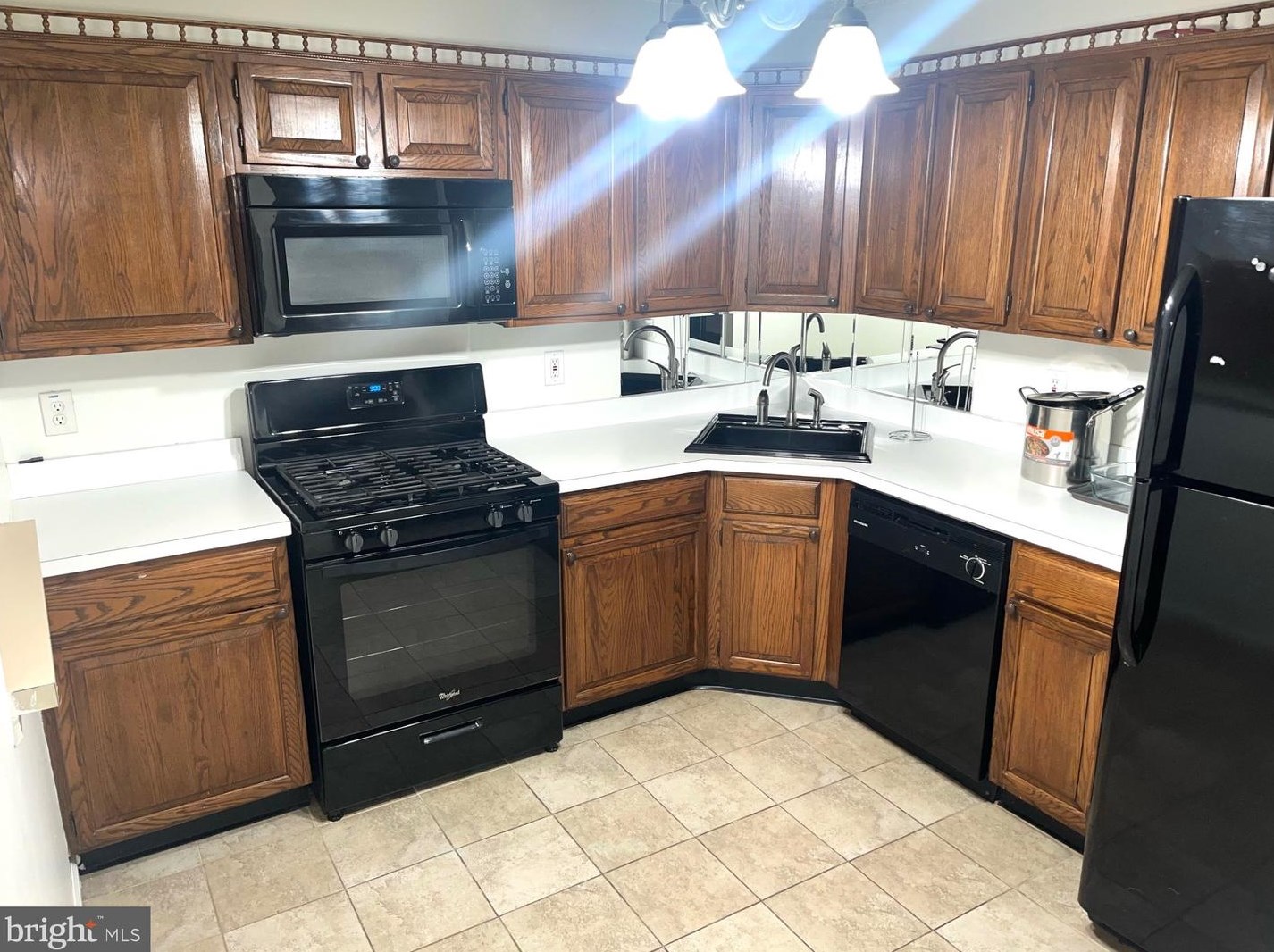 27 Hemlock Ct, Trenton, NJ 08619