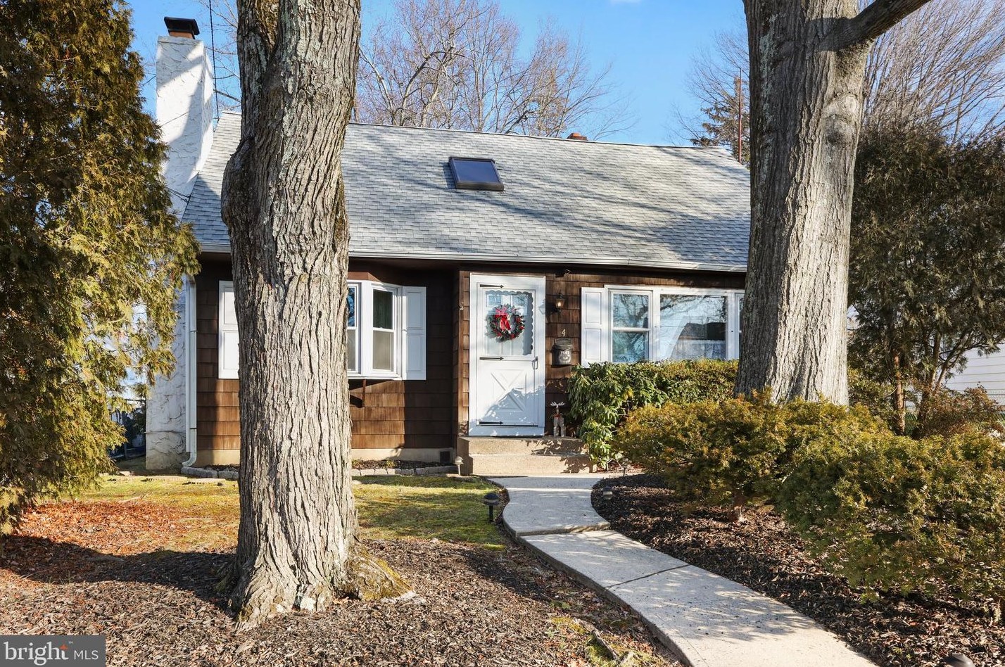 4 Plaza Ct, Trenton, NJ 08628-3219