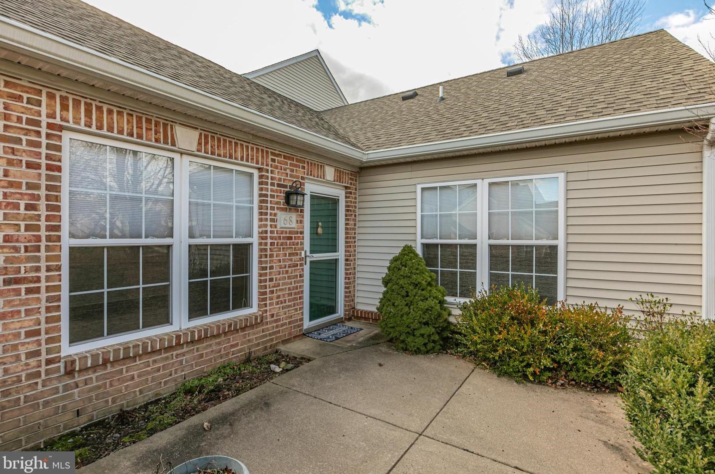 68 Woolsey Ct, Pennington, NJ 08534