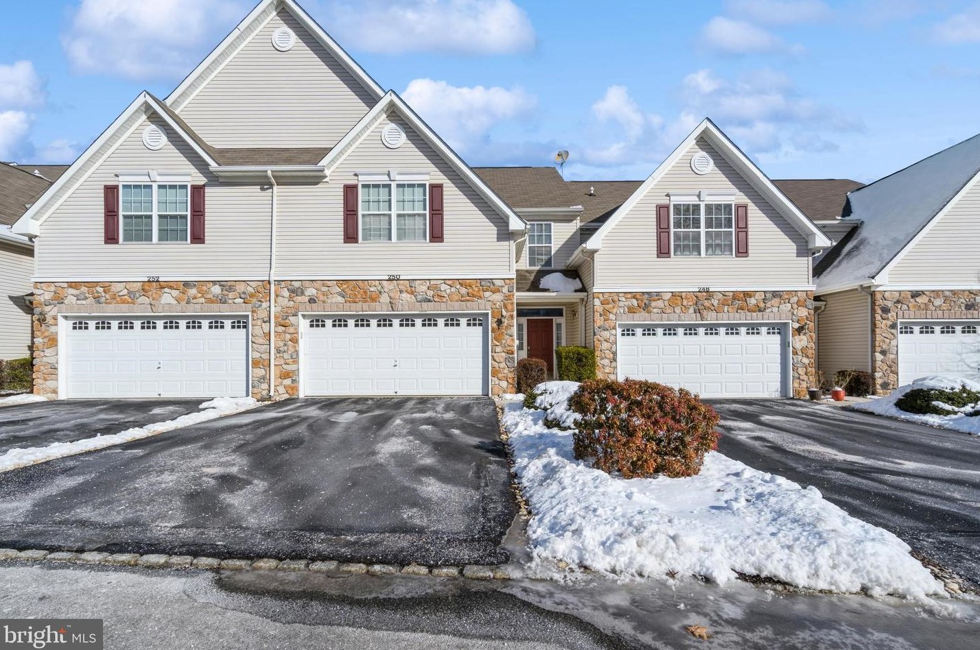 250 Brinley Dr, Pennington, NJ 08534