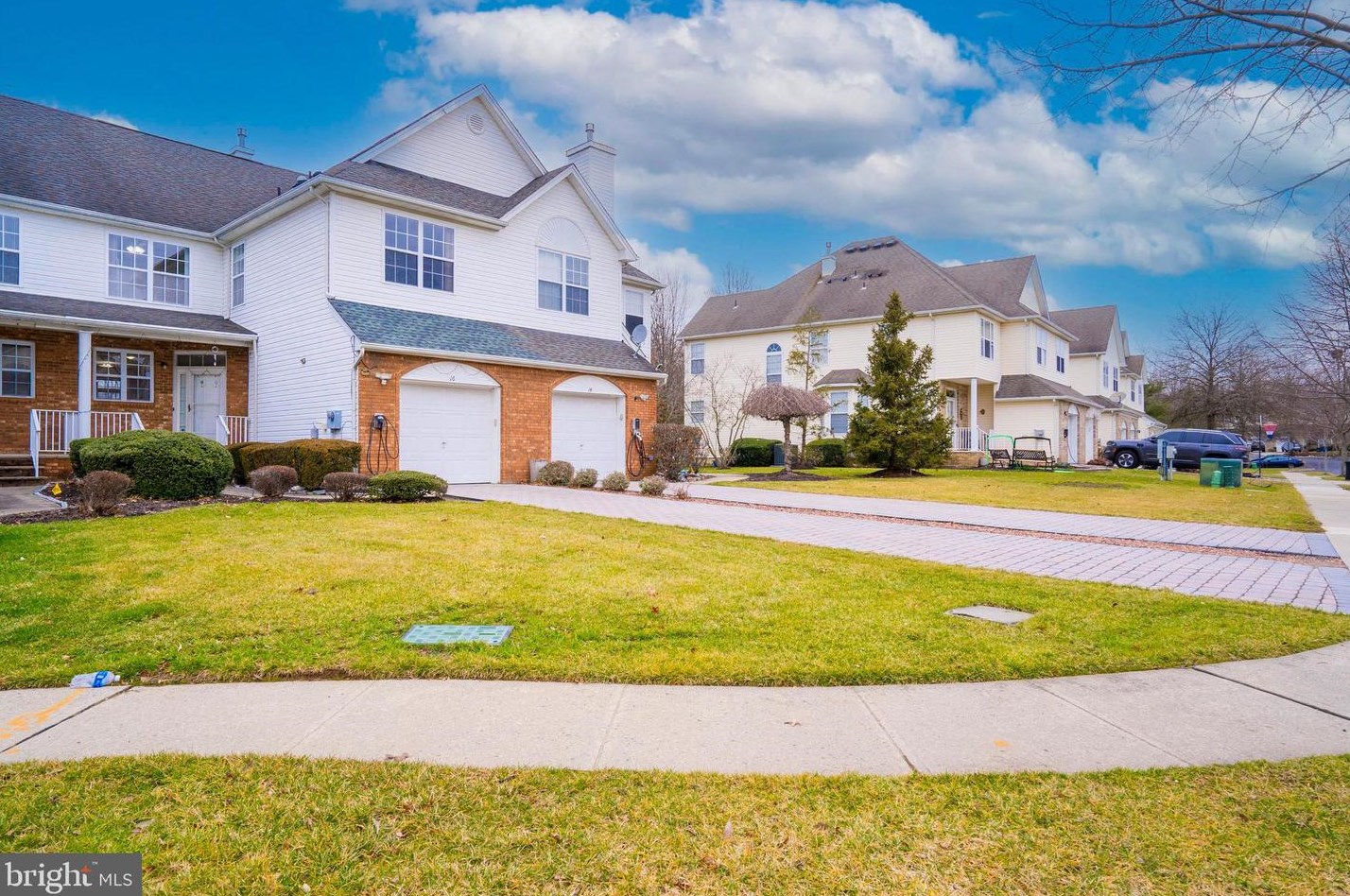 16 Thoreau Ct, East Windsor, NJ 08520