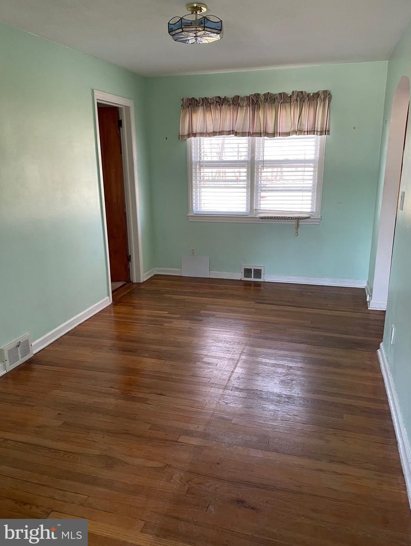 8 Philyet Dr, East Windsor NJ  08520-6151 exterior