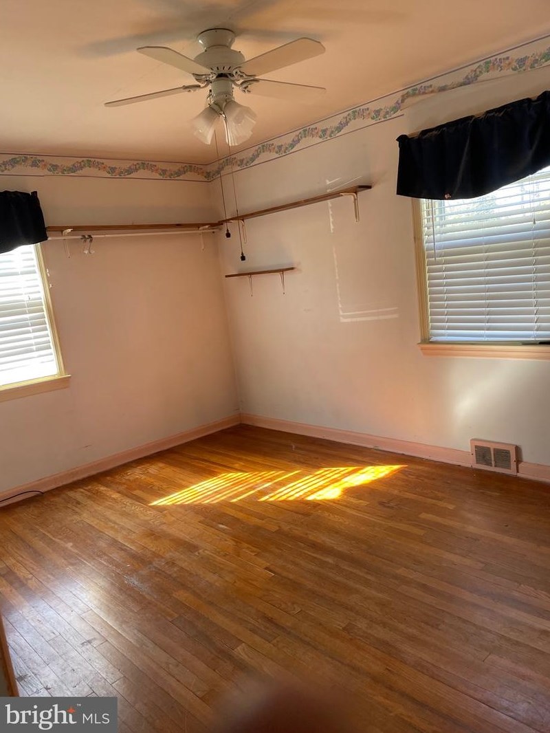 8 Philyet Dr, East Windsor NJ  08520-6151 exterior