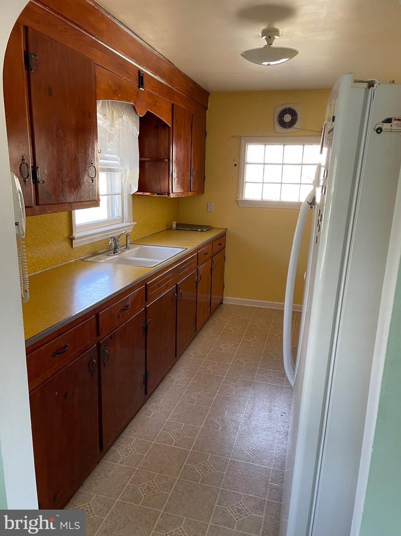 8 Philyet Dr, East Windsor NJ  08520-6151 exterior