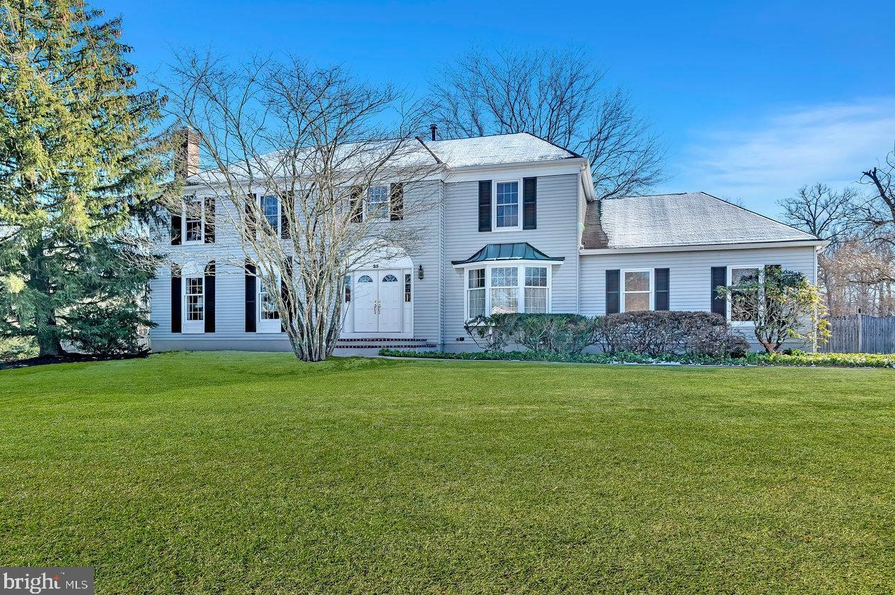 25 Lake Shore Dr, W Windsor Township, NJ 08550