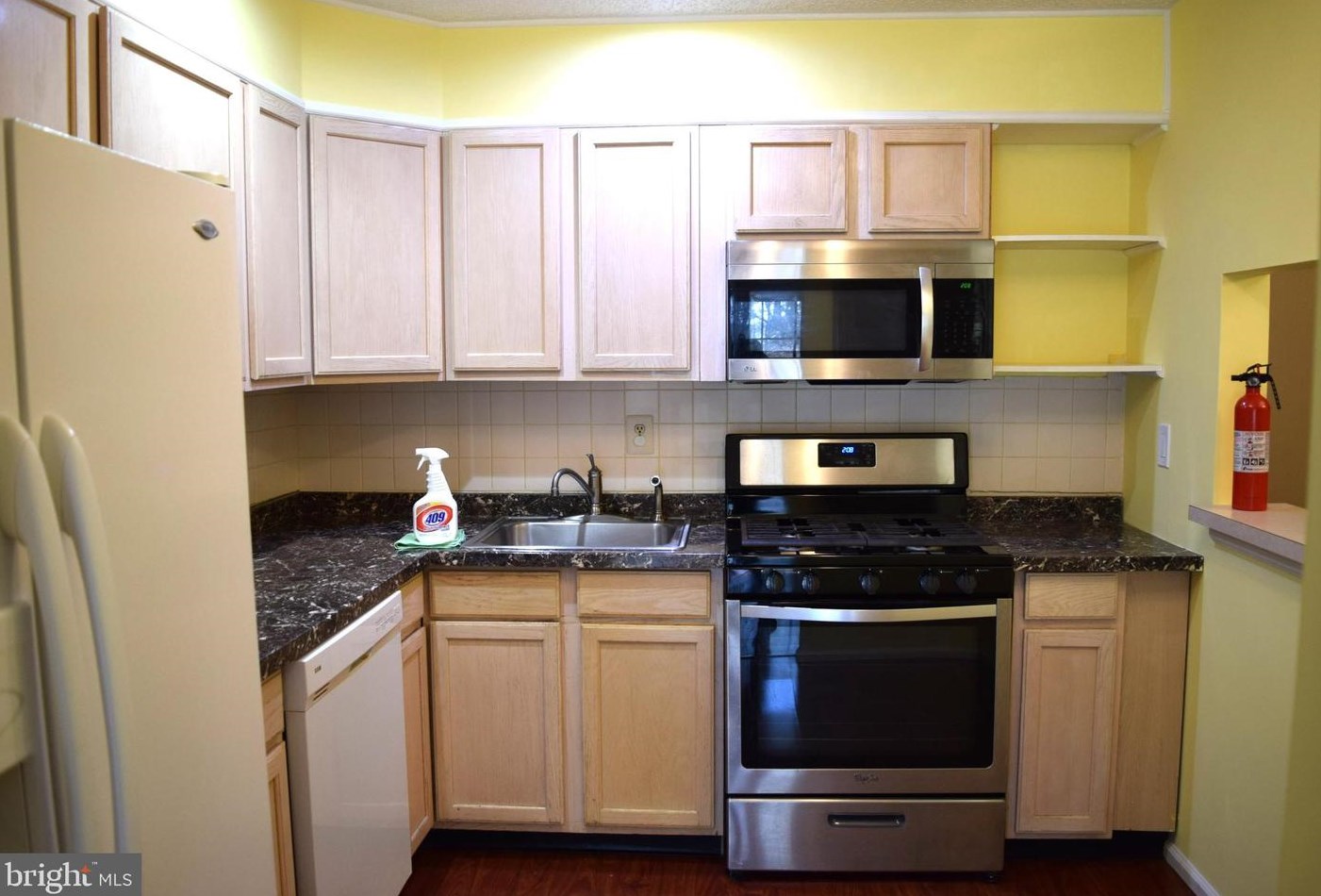 87 Versailles Ct, Trenton, NJ 08619