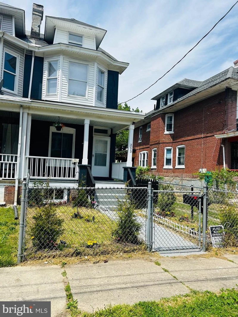 253 Highland Ave, Trenton NJ 08620-2946 exterior