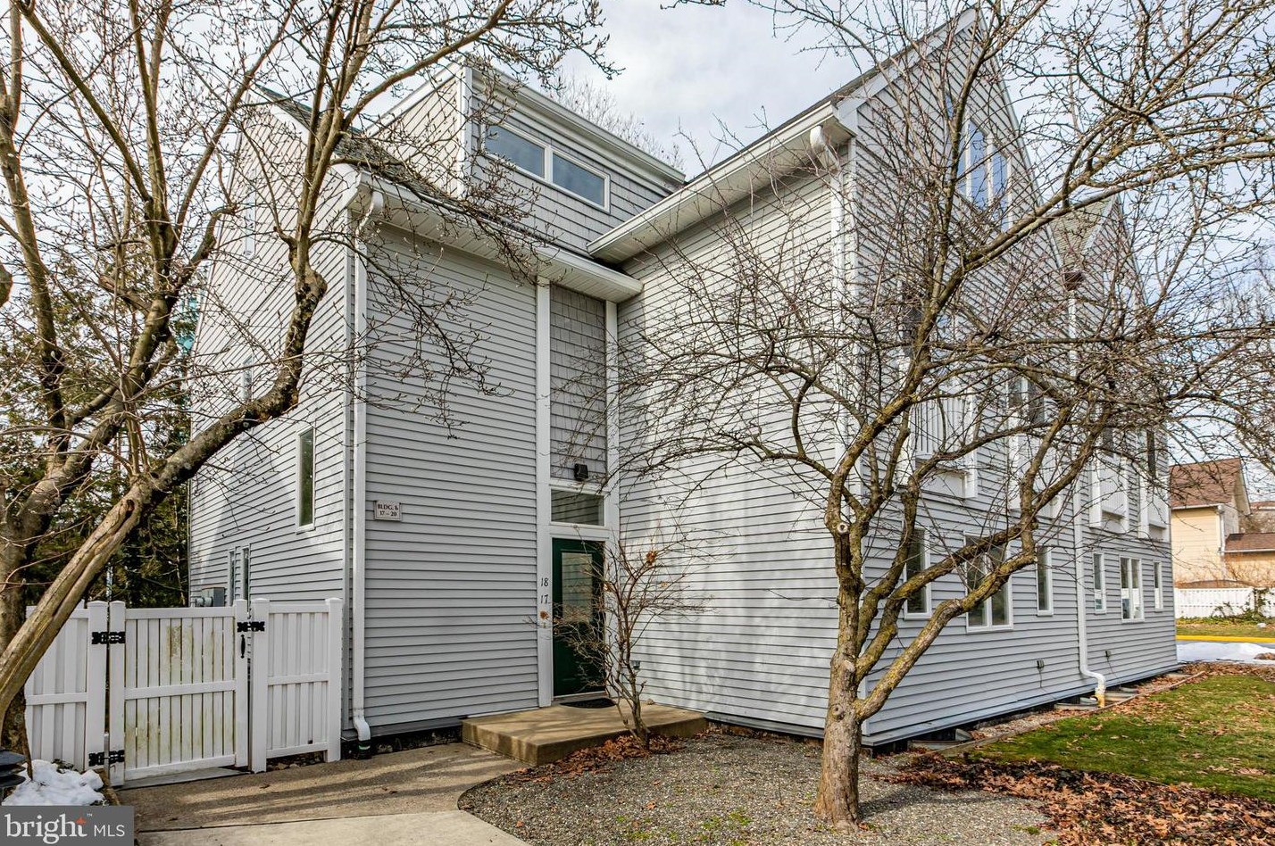 18 Academy Ct, Pennington, NJ 08534-2833