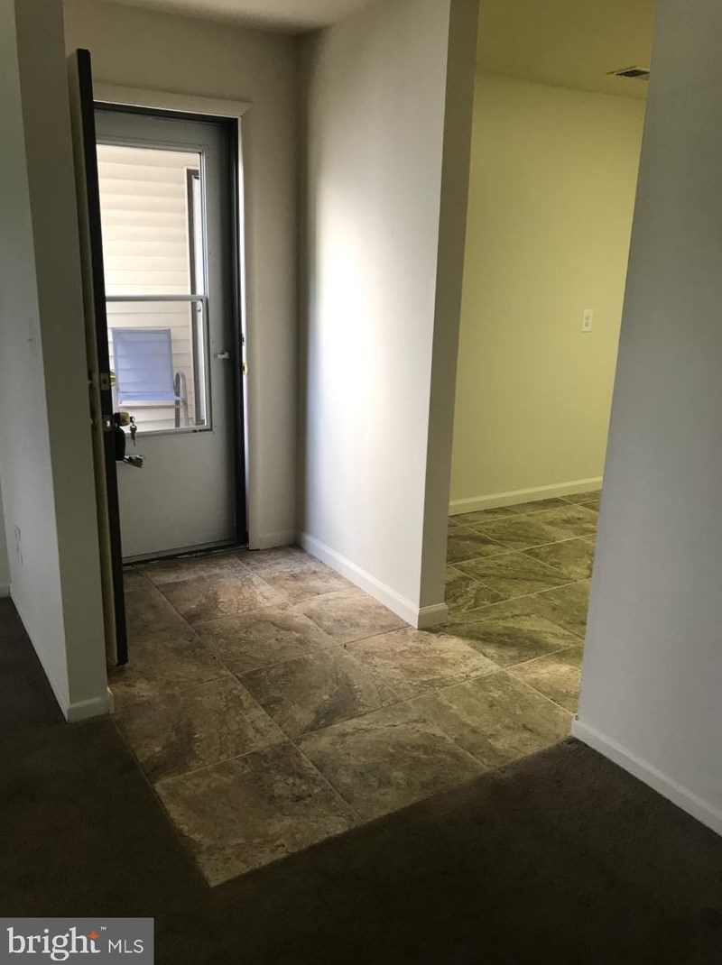 11 Avon Dr, East Windsor, NJ 08520