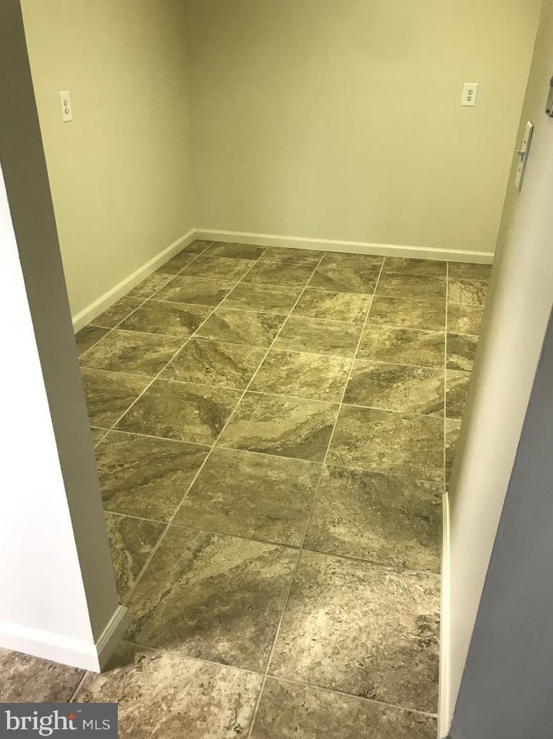 11 Avon Dr, East Windsor NJ 08520-5608 exterior