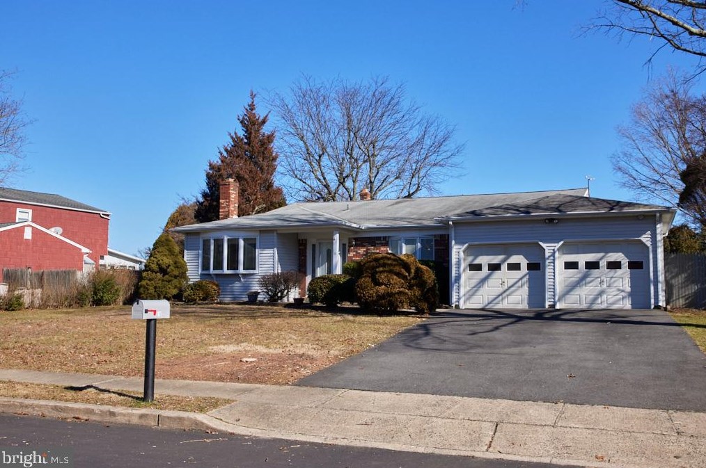 18 Tar Heels Rd, Trenton, NJ 08619-1124