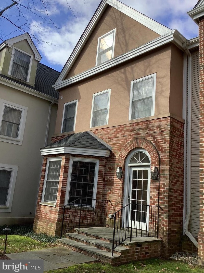 32 Governors Ln, Princeton, NJ 08540-3669