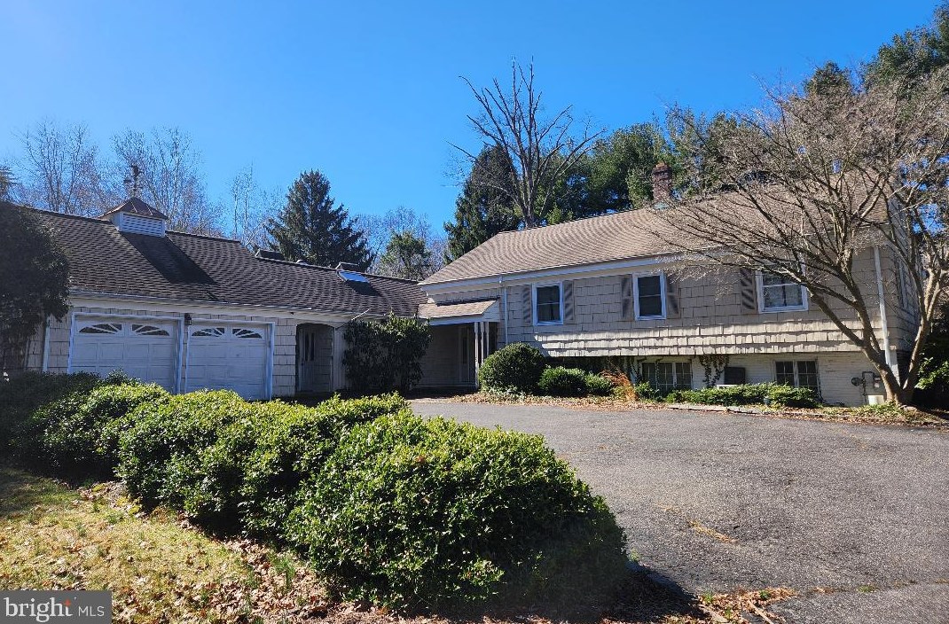 9 Garden Rd, Lawrence Township, NJ 08648