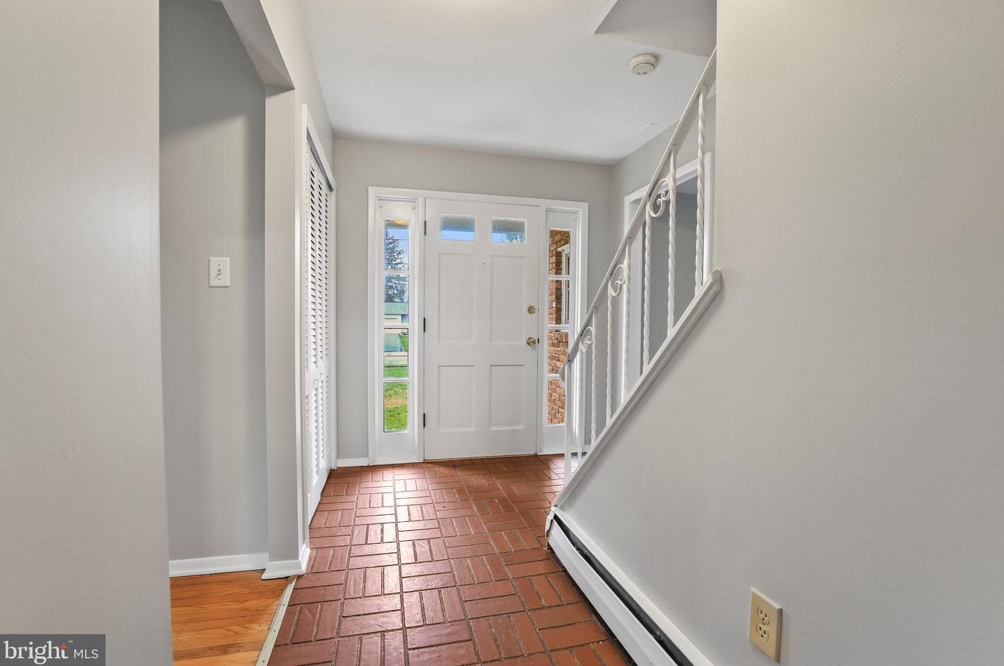 6 Mattatuck Ln, Trenton, NJ 08628