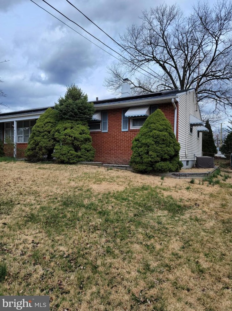 13 Black Pine Dr, Trenton, NJ 08610