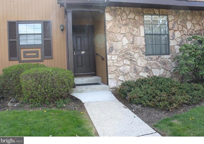 25 Adele Ct, Trenton, NJ 08648