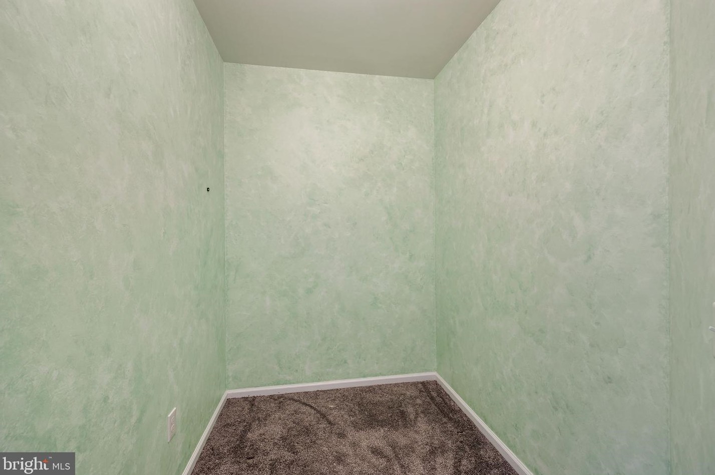 428 Timberlake Dr, Trenton NJ  08618-1475 exterior